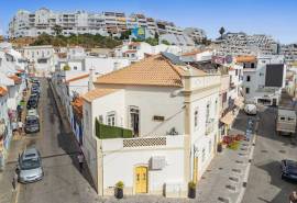 Albufeira Old Town – Investment property with two apartments and commercial studio Albufeira Old Town – Investment property with two apartments and commercial studio