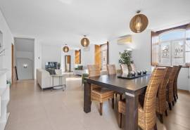 Albufeira Old Town – Investment property with two apartments and commercial studio Albufeira Old Town – Investment property with two apartments and commercial studio