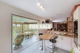 Detached Country House with Landscaped Garden