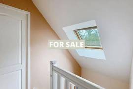 Detached Country House with Landscaped Garden