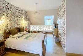 Detached Country House with Landscaped Garden