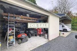Detached Country House with Landscaped Garden