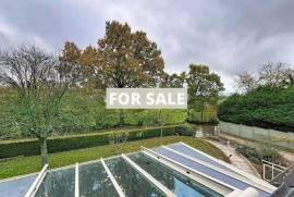 Detached Country House with Landscaped Garden