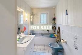 Detached Country House with Landscaped Garden