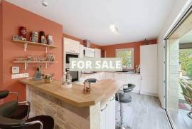 Detached Country House with Landscaped Garden