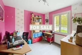 Detached Country House with Landscaped Garden