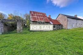 Detached Country House with Outbuilding