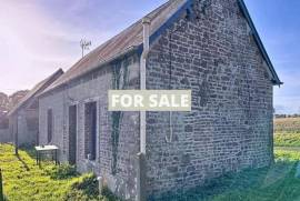 Detached Country House with Outbuilding