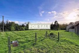 Detached Country House with Outbuilding