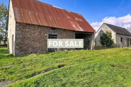 Detached Country House with Outbuilding