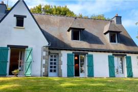 Detached Country House with Outbuilding and Open View