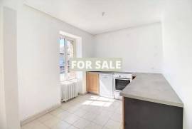 Town House with Neat Courtyard Garden