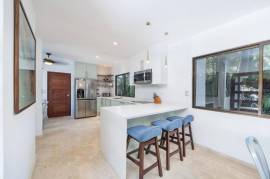Casa Plumeria: Modern Elegance and Tropical Tranquility Near Tamarindo