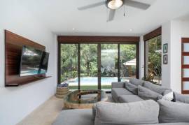 Casa Plumeria: Modern Elegance and Tropical Tranquility Near Tamarindo