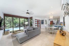 Casa Plumeria: Modern Elegance and Tropical Tranquility Near Tamarindo