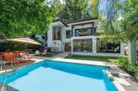 Casa Plumeria: Modern Elegance and Tropical Tranquility Near Tamarindo