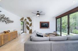 Casa Plumeria: Modern Elegance and Tropical Tranquility Near Tamarindo