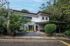 Casa Bosque: Modern 3-Bedroom Villa with Pool in Pacific Residences, Near Tamarindo