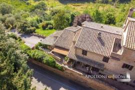 Porzione di casale con terrazza e giardino Siena – Toscana