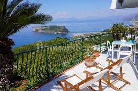 Villa Dino - Renovated apartment in villa with stunning sea view in San Nicola Arcella