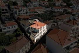 Historisches Gebäude mit genehmigtem Projekt im Herzen von Funchal