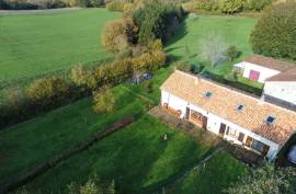 Country House 5 Minutes From Nanteuil-en-Vallee - €145,000