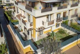 4 Bedrooms - Townhouse - For Sale