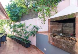 House - 3+1 Bedroom Apartment in Gaula with Sea Views House - 3+1 Bedroom Apartment in Gaula with Sea Views