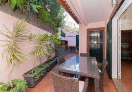 House - 3+1 Bedroom Apartment in Gaula with Sea Views House - 3+1 Bedroom Apartment in Gaula with Sea Views