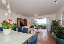 House - 3+1 Bedroom Apartment in Gaula with Sea Views House - 3+1 Bedroom Apartment in Gaula with Sea Views