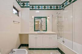 3 Bedroom Apartment with Generous Areas and Central Location in Portimão