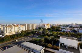 3 Bedroom Apartment with Generous Areas and Central Location in Portimão