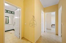 3 Bedroom Apartment with Generous Areas and Central Location in Portimão