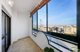 3 Bedroom Apartment with Generous Areas and Central Location in Portimão