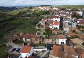 House with patio to renovate in the Tábua area House with patio to renovate in the Tábua area