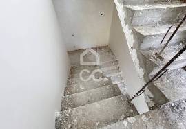 Semi-detached Chaves