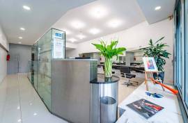 Hairdresser in Prime area of Gaia, near El Corte Inglês