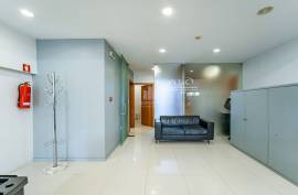 Hairdresser in Prime area of Gaia, near El Corte Inglês Hairdresser in Prime area of Gaia, near El Corte Inglês