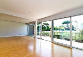 Modern 4-Bedroom Villa in Private Gated Community with Pool – Costa da Guia, Cascais
We present this elegant contemporary villa located in an exclusive gated community of just 7 houses, situated in one of the most privileged areas of Cascais — the charming Costa da Guia Modern 4-Bedroom Villa in Private Gated Community with Pool – Costa da Guia, Cascais
We present this elegant contemporary villa located in an exclusive gated community of just 7 houses, situated in one of the most privileged areas of Cascais — the charming Costa da Guia