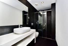 Modern 4-Bedroom Villa in Private Gated Community with Pool – Costa da Guia, Cascais
We present this elegant contemporary villa located in an exclusive gated community of just 7 houses, situated in one of the most privileged areas of Cascais — the charming Costa da Guia Modern 4-Bedroom Villa in Private Gated Community with Pool – Costa da Guia, Cascais
We present this elegant contemporary villa located in an exclusive gated community of just 7 houses, situated in one of the most privileged areas of Cascais — the charming Costa da Guia