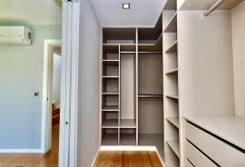 Modern 4-Bedroom Villa in Private Gated Community with Pool – Costa da Guia, Cascais
We present this elegant contemporary villa located in an exclusive gated community of just 7 houses, situated in one of the most privileged areas of Cascais — the charming Costa da Guia Modern 4-Bedroom Villa in Private Gated Community with Pool – Costa da Guia, Cascais
We present this elegant contemporary villa located in an exclusive gated community of just 7 houses, situated in one of the most privileged areas of Cascais — the charming Costa da Guia