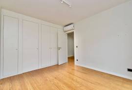 Modern 4-Bedroom Villa in Private Gated Community with Pool – Costa da Guia, Cascais
We present this elegant contemporary villa located in an exclusive gated community of just 7 houses, situated in one of the most privileged areas of Cascais — the charming Costa da Guia Modern 4-Bedroom Villa in Private Gated Community with Pool – Costa da Guia, Cascais
We present this elegant contemporary villa located in an exclusive gated community of just 7 houses, situated in one of the most privileged areas of Cascais — the charming Costa da Guia