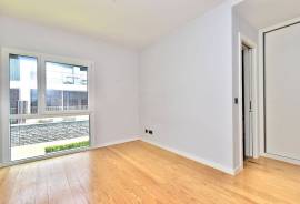 Modern 4-Bedroom Villa in Private Gated Community with Pool – Costa da Guia, Cascais
We present this elegant contemporary villa located in an exclusive gated community of just 7 houses, situated in one of the most privileged areas of Cascais — the charming Costa da Guia Modern 4-Bedroom Villa in Private Gated Community with Pool – Costa da Guia, Cascais
We present this elegant contemporary villa located in an exclusive gated community of just 7 houses, situated in one of the most privileged areas of Cascais — the charming Costa da Guia