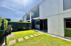 Modern 4-Bedroom Villa in Private Gated Community with Pool – Costa da Guia, Cascais
We present this elegant contemporary villa located in an exclusive gated community of just 7 houses, situated in one of the most privileged areas of Cascais — the charming Costa da Guia Modern 4-Bedroom Villa in Private Gated Community with Pool – Costa da Guia, Cascais
We present this elegant contemporary villa located in an exclusive gated community of just 7 houses, situated in one of the most privileged areas of Cascais — the charming Costa da Guia