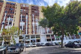 3-Bedroom Apartment with Stunning Views over the Tagus Estuary and Cristo Rei
Enjoy a magnificent 3-bedroom apartment offering panoramic views over the Tagus Estuary to the east and the Cristo Rei monument to the west