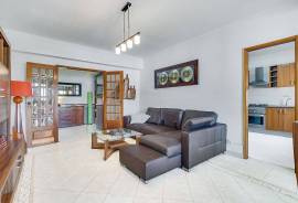 3-Bedroom Apartment with Stunning Views over the Tagus Estuary and Cristo Rei
Enjoy a magnificent 3-bedroom apartment offering panoramic views over the Tagus Estuary to the east and the Cristo Rei monument to the west