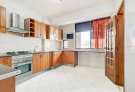 3-Bedroom Apartment with Stunning Views over the Tagus Estuary and Cristo Rei
Enjoy a magnificent 3-bedroom apartment offering panoramic views over the Tagus Estuary to the east and the Cristo Rei monument to the west