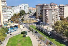 3-Bedroom Apartment with Stunning Views over the Tagus Estuary and Cristo Rei
Enjoy a magnificent 3-bedroom apartment offering panoramic views over the Tagus Estuary to the east and the Cristo Rei monument to the west