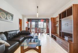 3-Bedroom Apartment with Stunning Views over the Tagus Estuary and Cristo Rei
Enjoy a magnificent 3-bedroom apartment offering panoramic views over the Tagus Estuary to the east and the Cristo Rei monument to the west