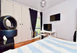 3-Bedroom Apartment for Sale – Pai do Vento, Cascais
Excellent opportunity! 3-bedroom apartment located in a quiet and central area, Pai do Vento, in Cascais